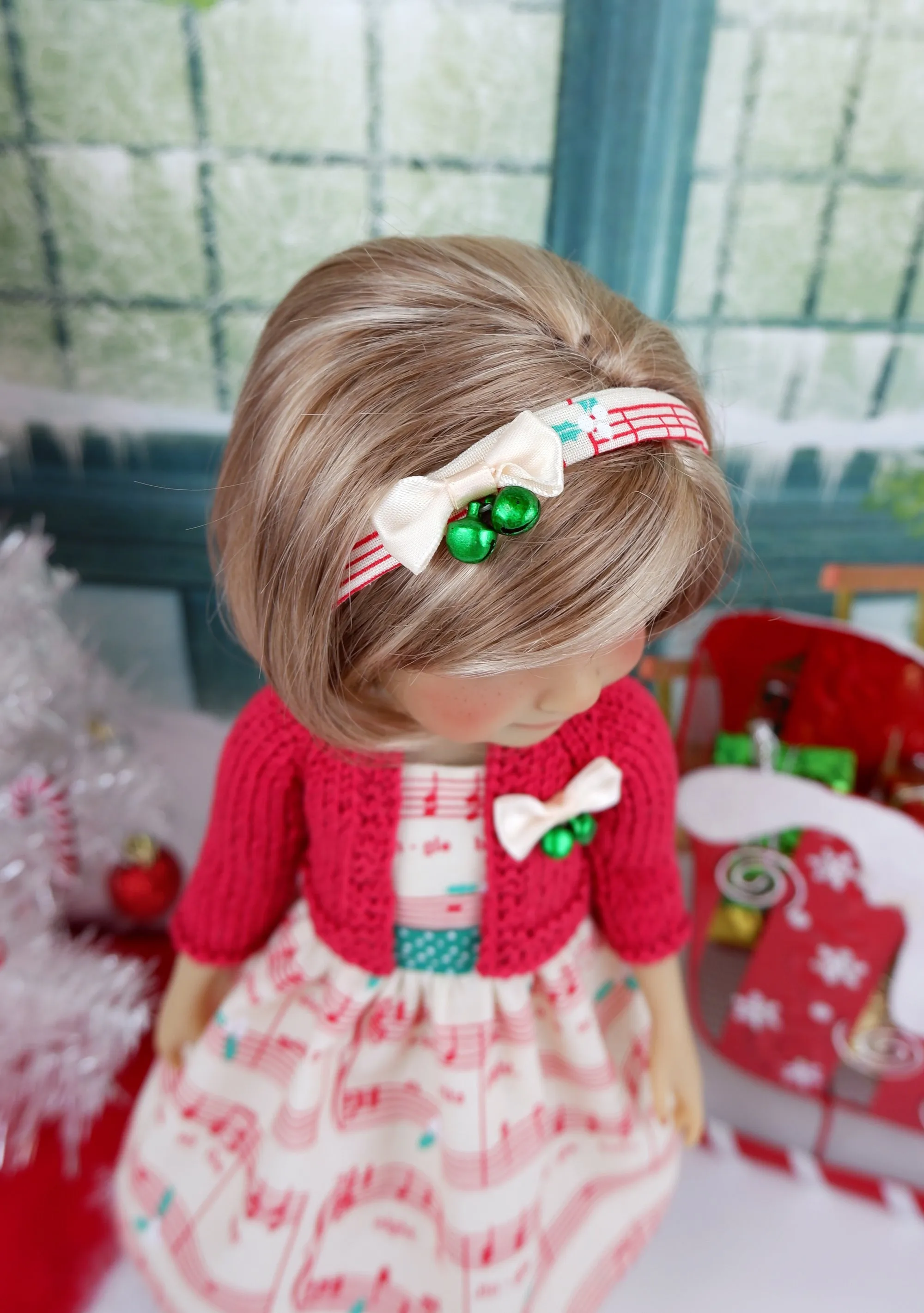 Jingle Tune - dress & sweater with shoes for Ruby Red Fashion Friends doll