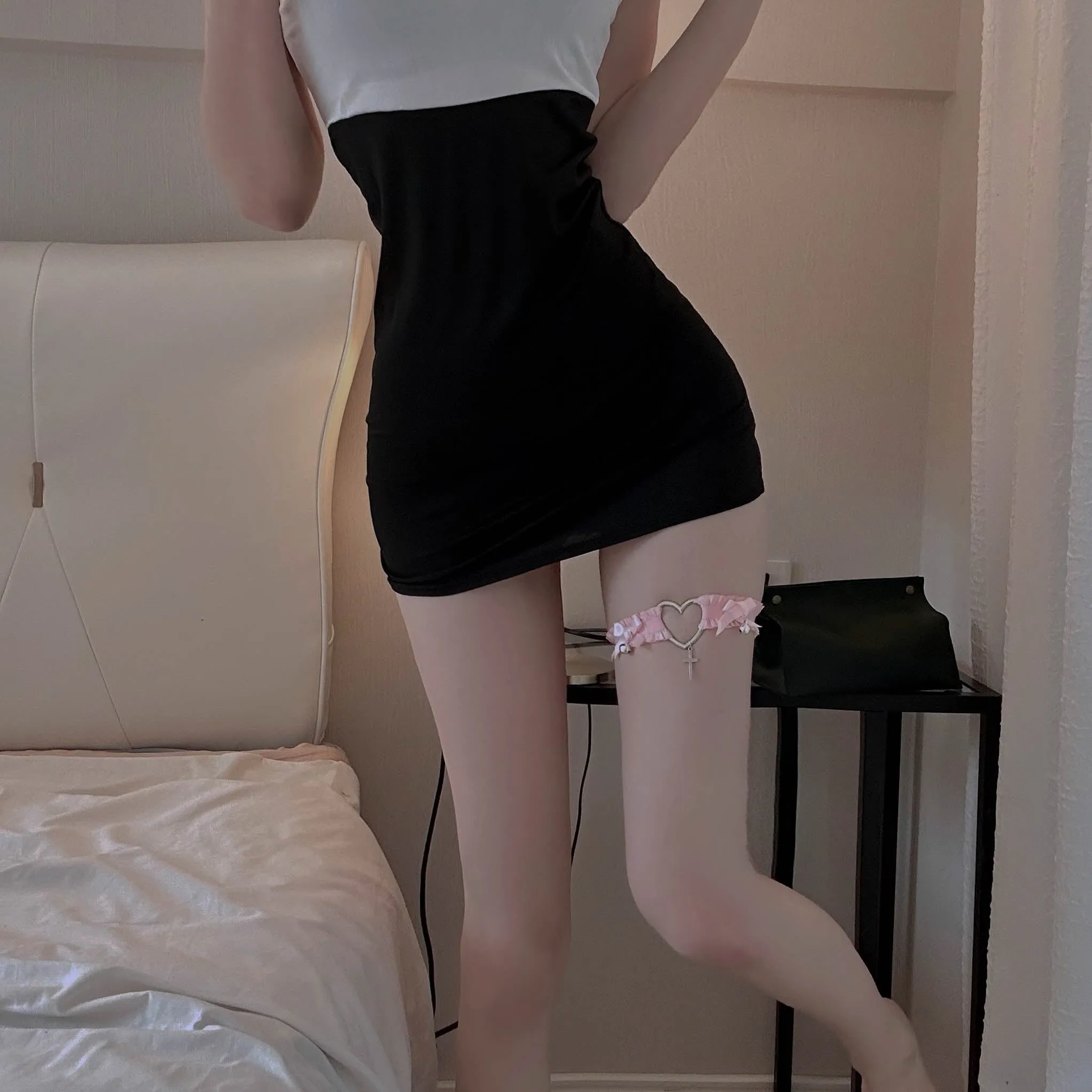 P-684 Love bow stretch leg loop